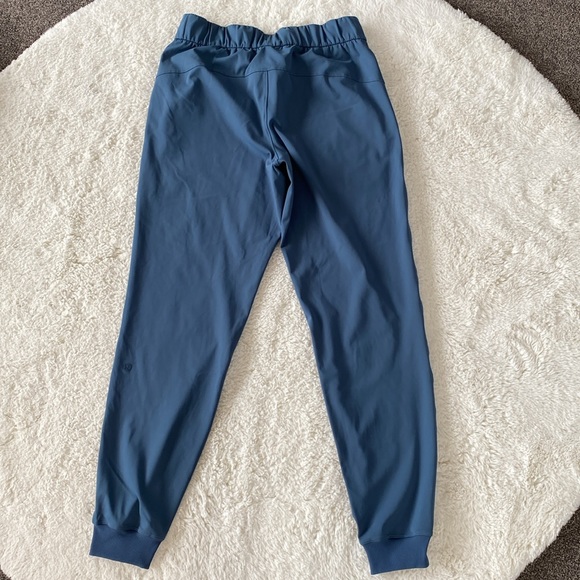 ❤️ Lululemon On the Fly Jogger Size 4 Blue NWOT - Picture 9 of 11